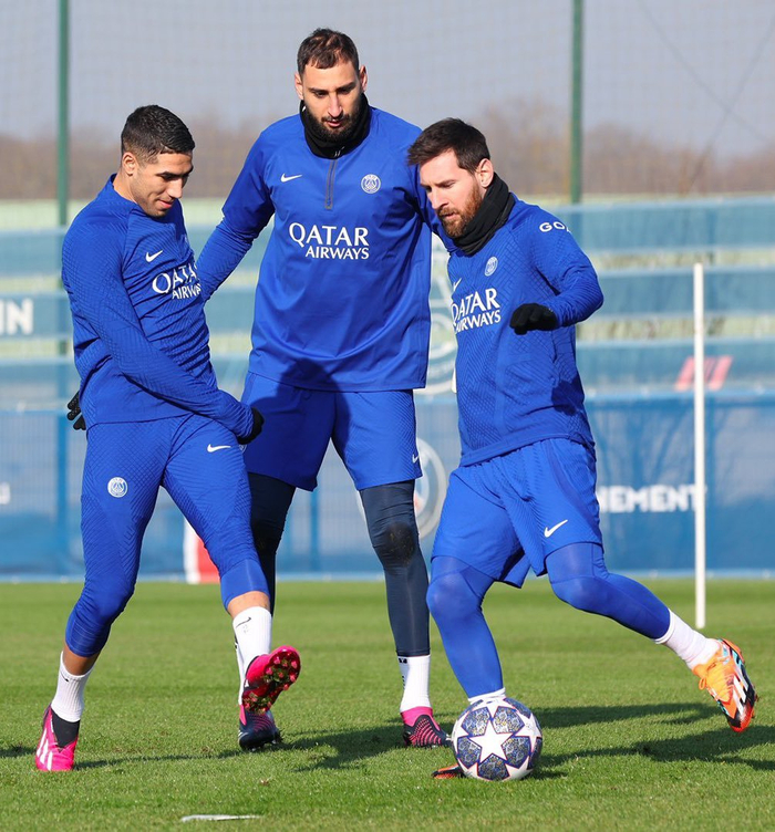 包含梅西与80激战拜仁分钟，比赛规则变更胜负难料！，费德勒焦点对战气势如虹延续的词条